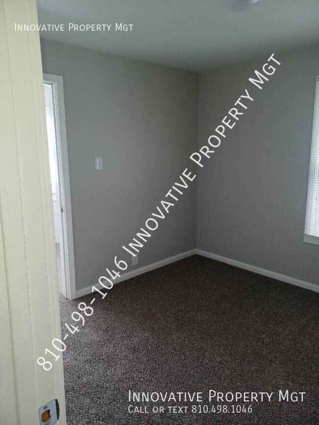 Building Photo - 842 E 9th St