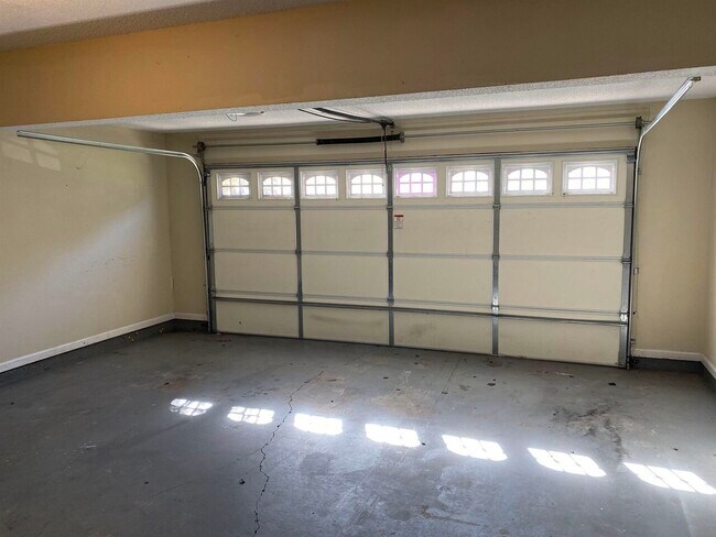 Building Photo - 92 Gleneagles Way