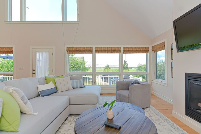 Building Photo - Dog-Friendly Winter Rental on Plum Island