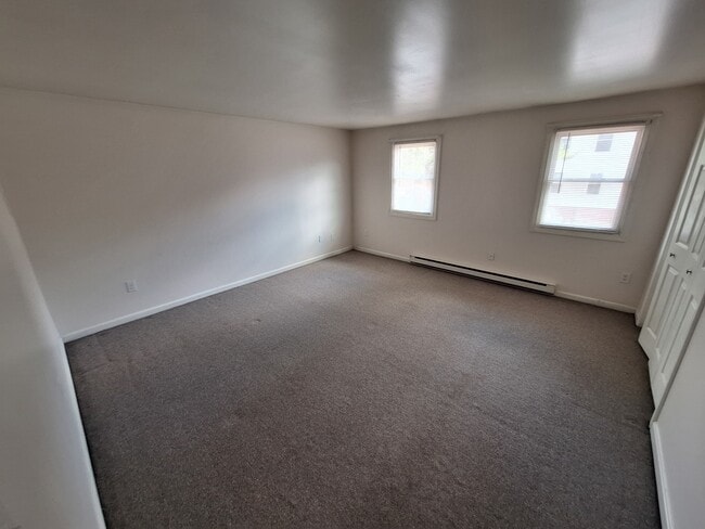 Building Photo - 19 Robinson St