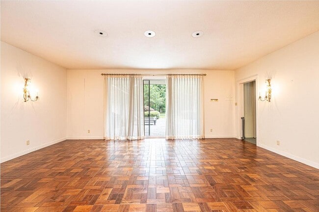 Building Photo - 153 Hillhaven Pl SE