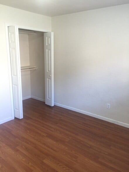 Building Photo - 3400 Meadowbrook Cir