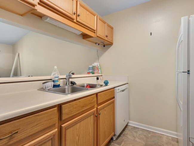 Building Photo - 2738 W Tharpe St