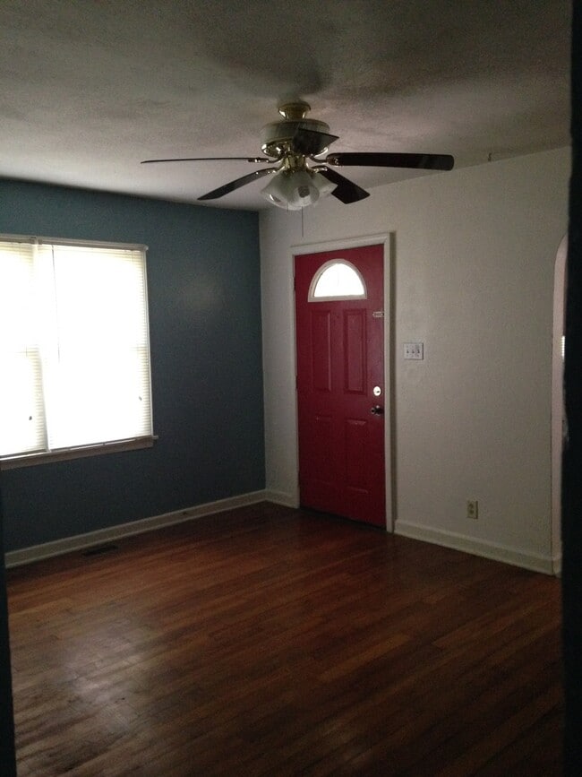 Building Photo - Very nice 3 bedroom/1 bath in El Dorado!