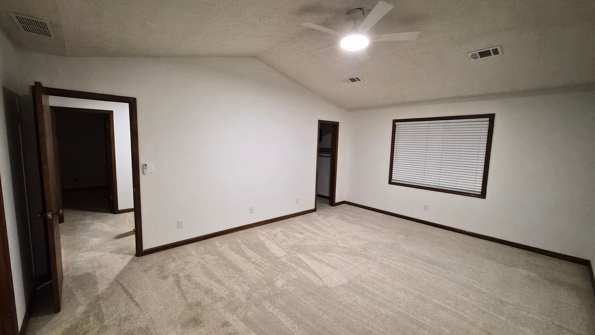 Building Photo - 490 Julius Dr