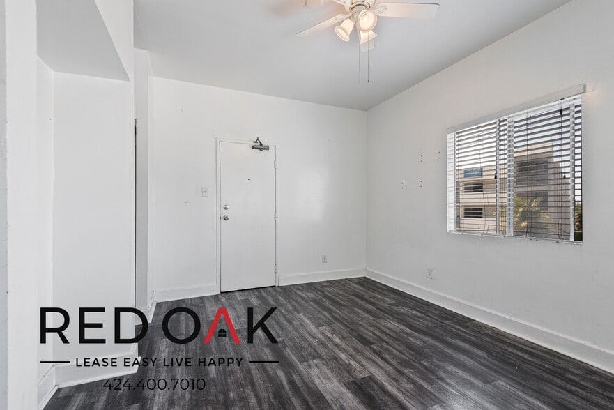 Building Photo - 250 Loma Dr