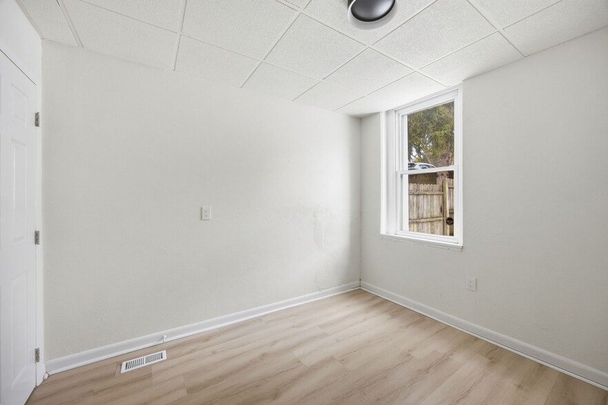 Building Photo - 141 Oneida St