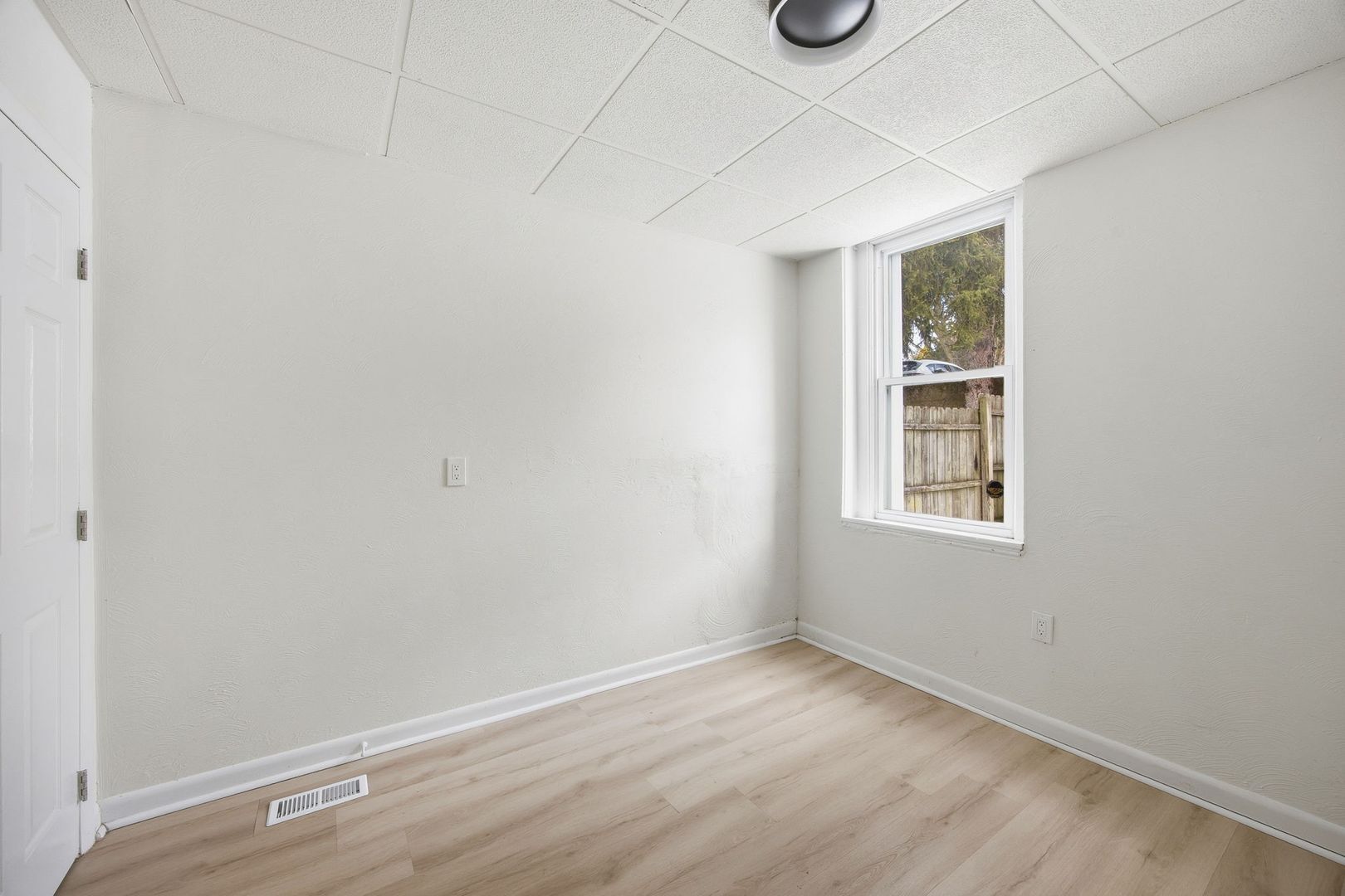 Building Photo - 141 Oneida St