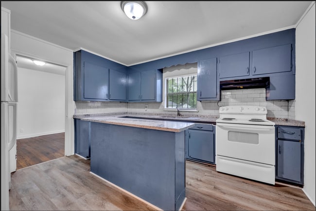 Building Photo - 1725 Mims St SW