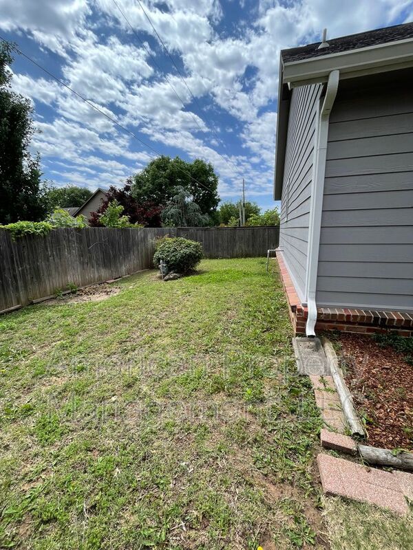 Building Photo - 8841 S Canton Pl