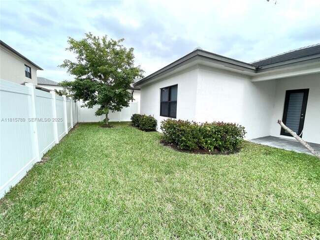 Building Photo - 4506 SW 174th Ave