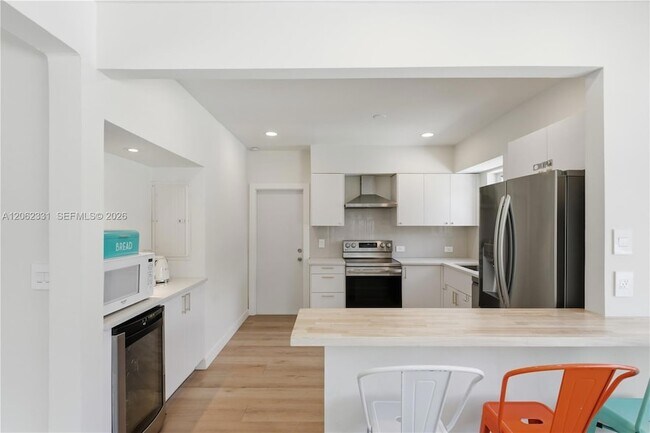 Building Photo - 10801 Peachtree Dr