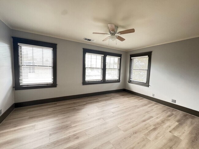 Building Photo - 723-725 H STREET
