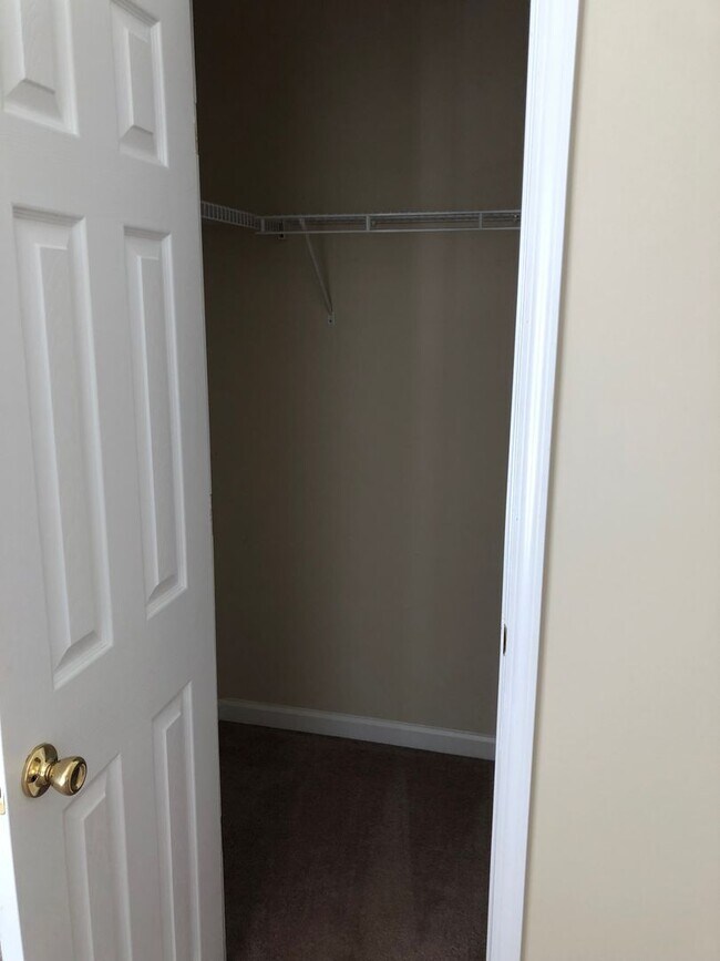 Building Photo - 3 bed/ 3 bath Townhouse