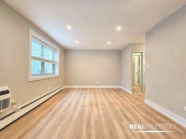 Building Photo - 0 bedroom in CHICAGO IL 60657