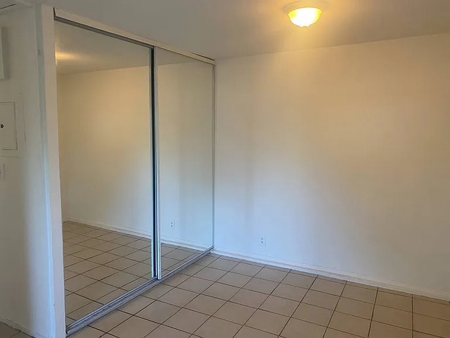 Building Photo - 15432 Saticoy St