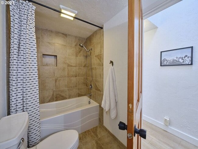 Building Photo - 1641 NW 31st Ave