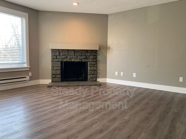 Building Photo - 1822 S 95th St