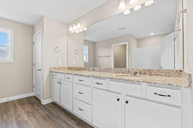 Building Photo - 905 Camden Ct