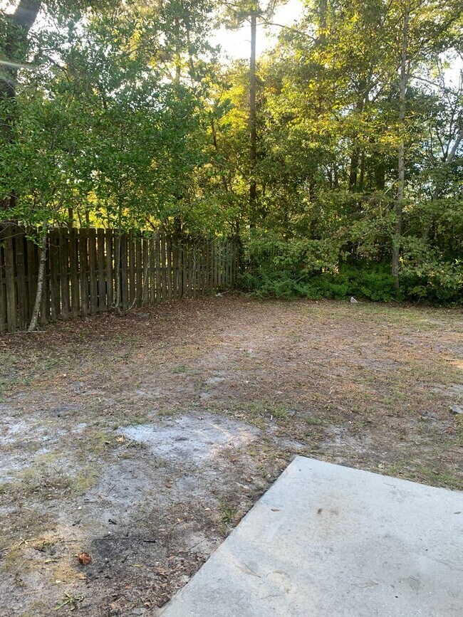 Building Photo - 3 Bedroom 2 Bath House on Victory Gardens ...