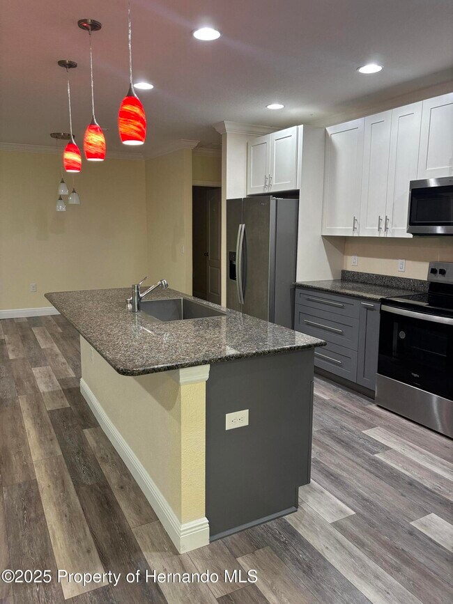 Building Photo - 1159 MacFarlane Ave