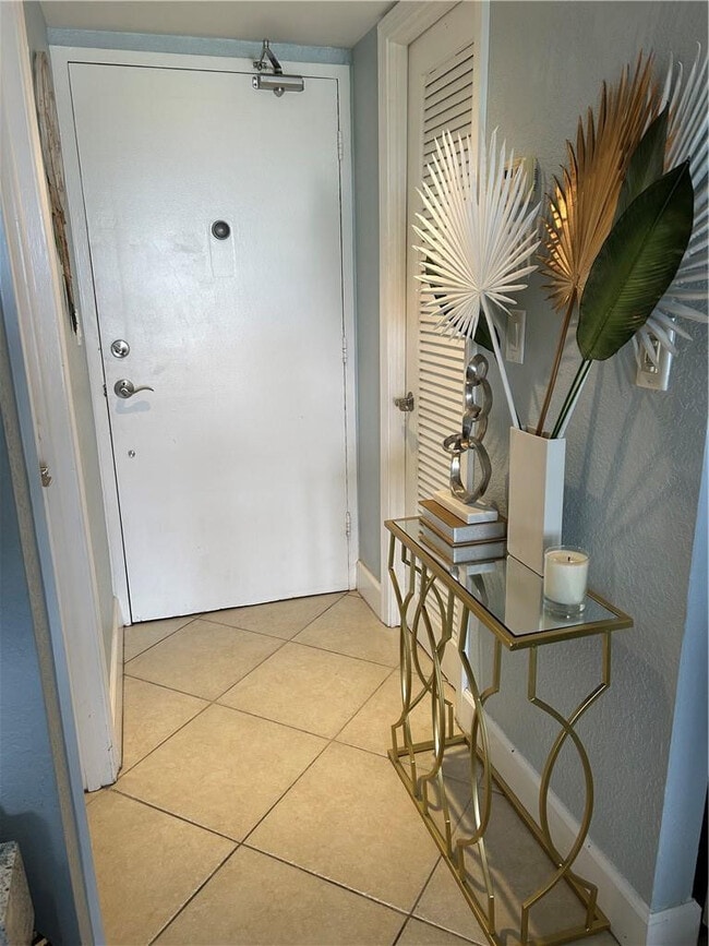 Building Photo - 2900 NE 30th St