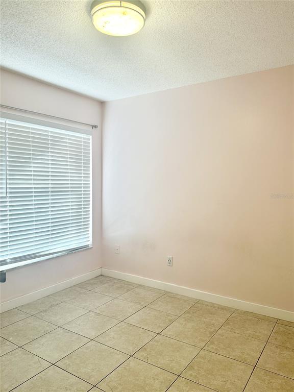 Building Photo - 9419 Chandon Dr