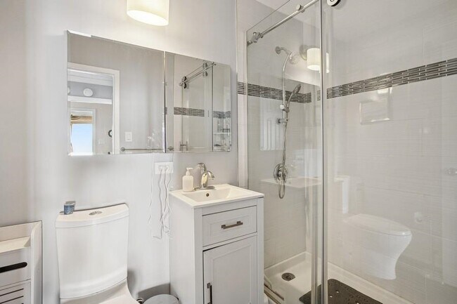 Building Photo - 6040 BLVD E