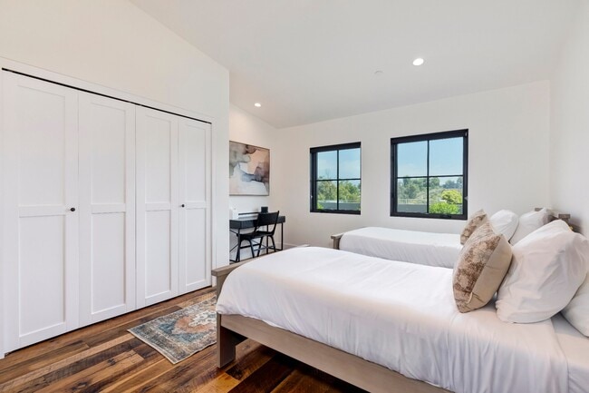 Building Photo - 6711 Wandermere Rd