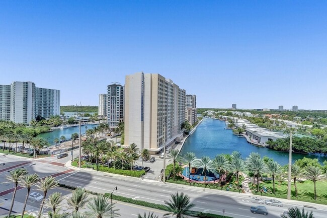 Building Photo - 16001 Collins Ave