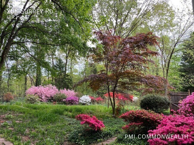 Building Photo - 208 Surrey Rd