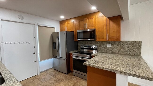 Building Photo - 9240 Fontainebleau Blvd