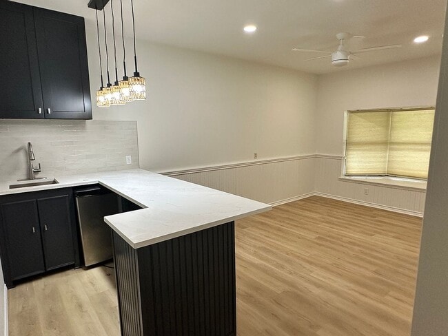 Building Photo - 2306 Del Curto Rd
