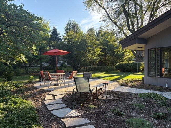 Building Photo - 5601 Russett Rd