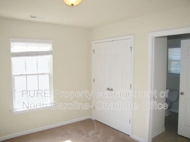 Building Photo - 7227 Tanners Creek Dr