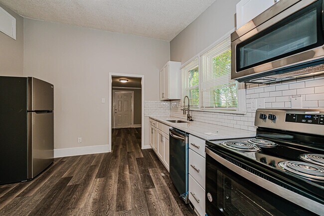 Building Photo - 1807 Erie St