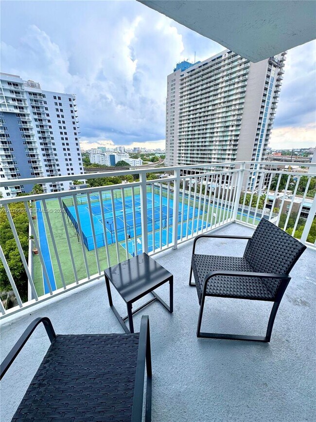 Building Photo - 800 N Miami Ave
