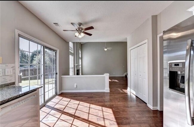 Building Photo - 300 Treyford Ct
