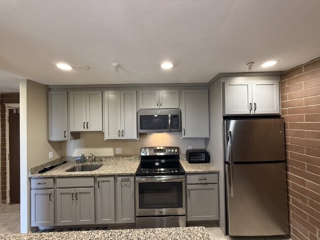 Building Photo - Modern & furnished studio unit available NOW!
