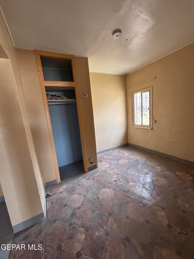 Building Photo - 4000 1/2 Sacramento Ave