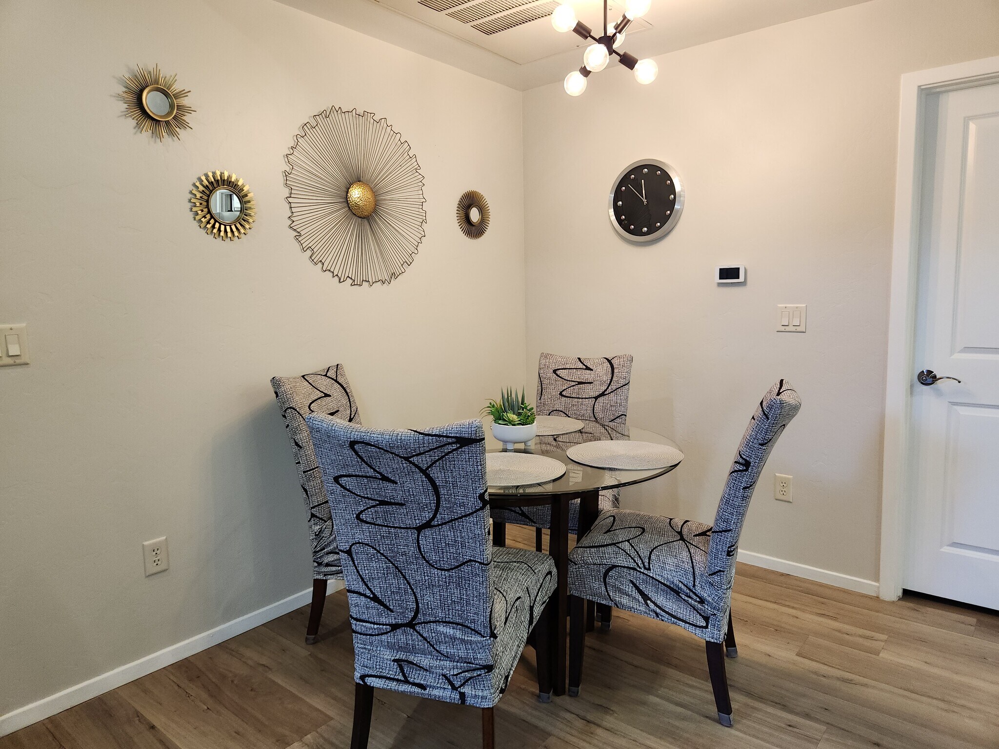 Dinning Area - 2028 E River Rd