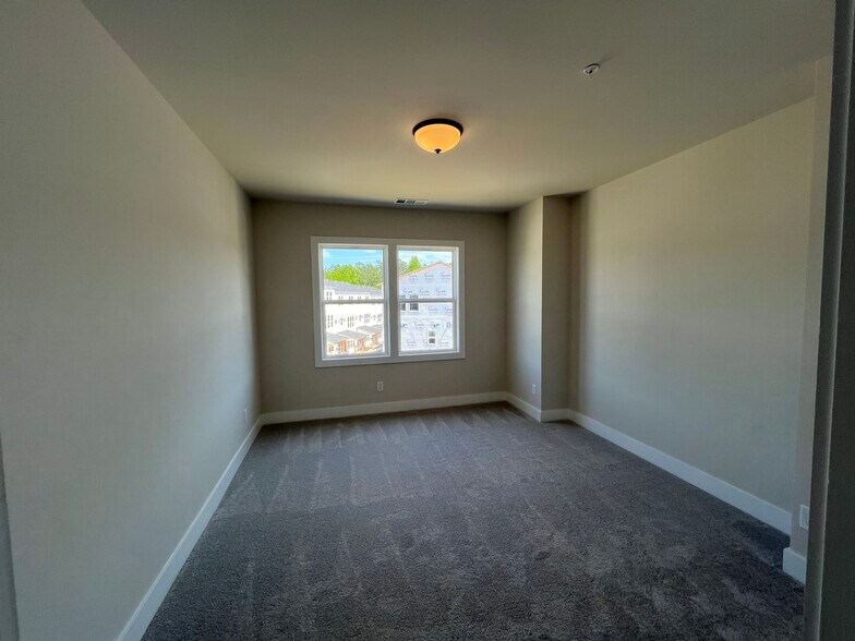 Building Photo - 1245 Willowcrest Way