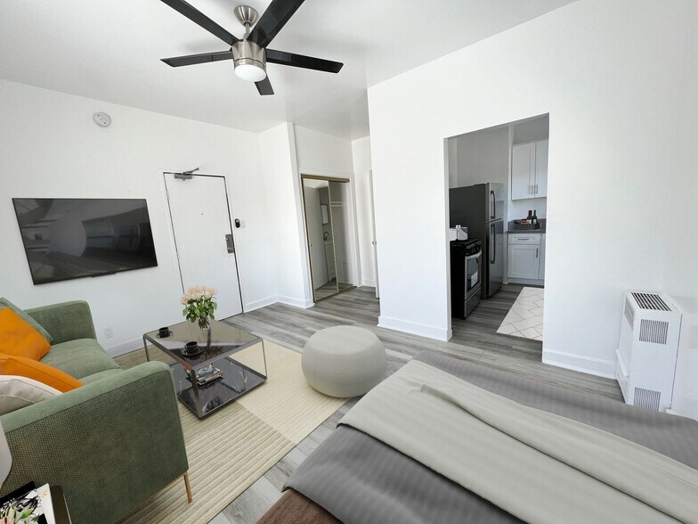 Interior Photo - Loma Hill