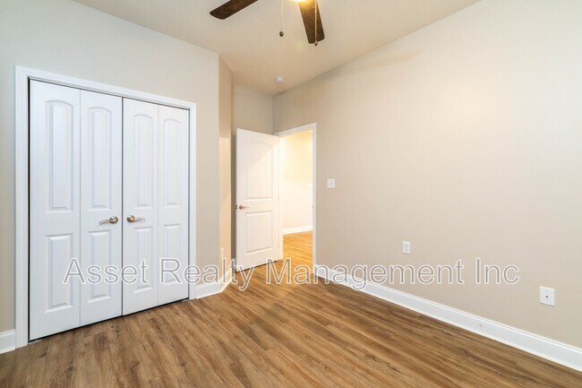 Building Photo - 127 S Van Gilder St
