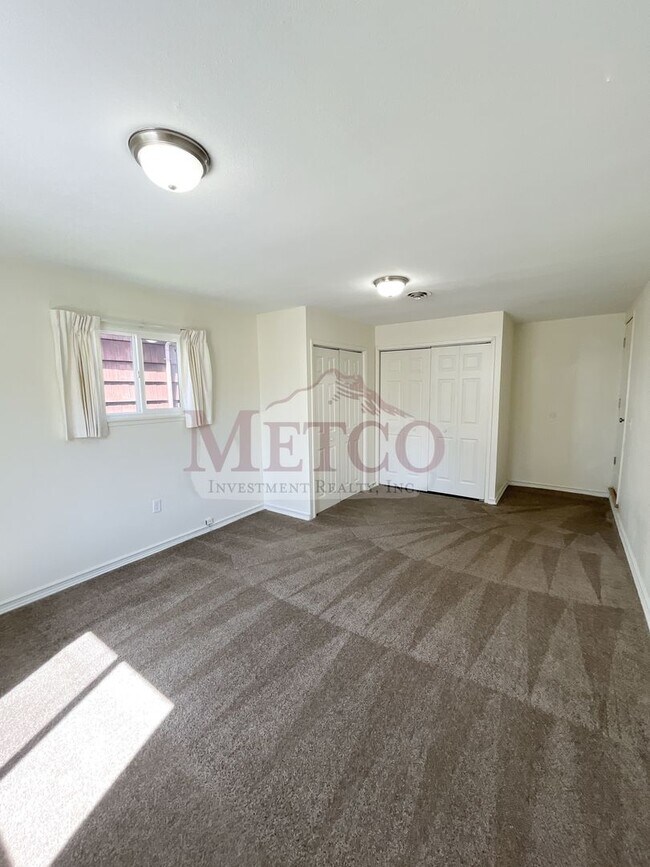 Building Photo - 07801