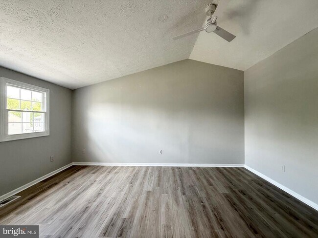 Building Photo - 2 Cinnabar Ct