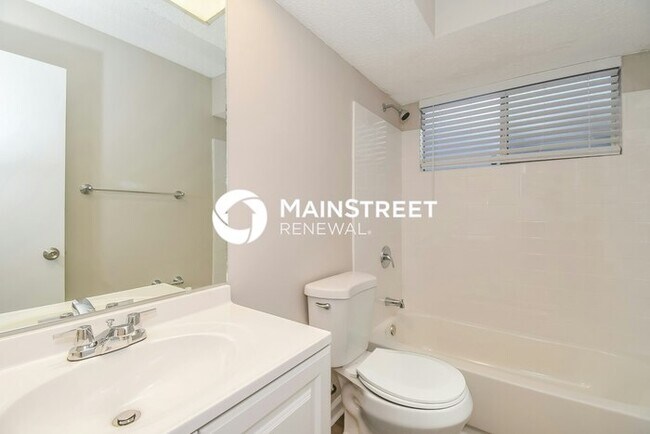 Building Photo - 3 Bedroom Pet-Friendly Home in Jacksonville, FL with Main Street Renewal