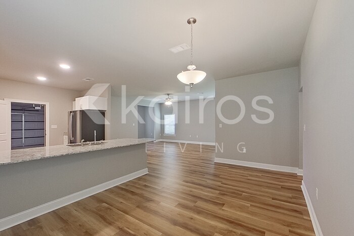 Building Photo - 13739 Pinyon Dr