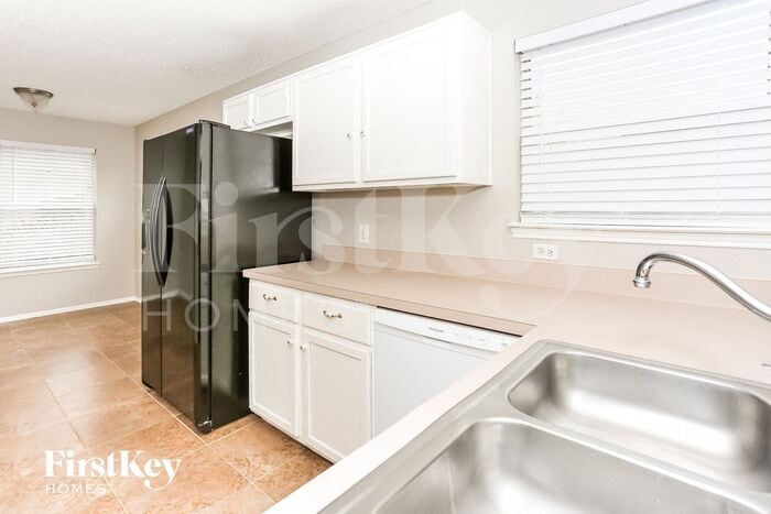 Building Photo - 621 Spillway Dr