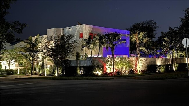 Building Photo - 544 N Victoria Park Rd